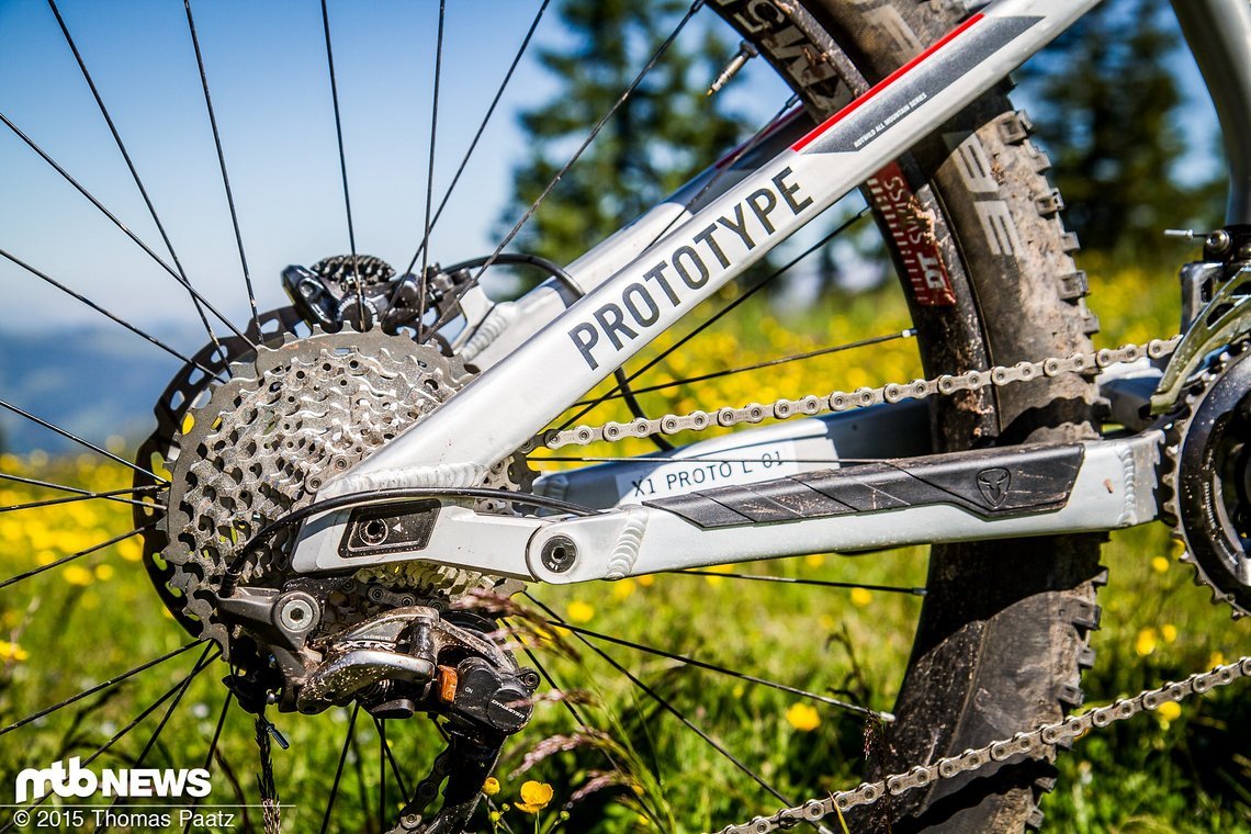 Über den Chip kann man den Radstand verändert - im 27,5 Plus Setup muss man den langen Radstand fahren. Die Beiden Positionen ergeben 422,5mm und 435mm Kettenstrebenlänge