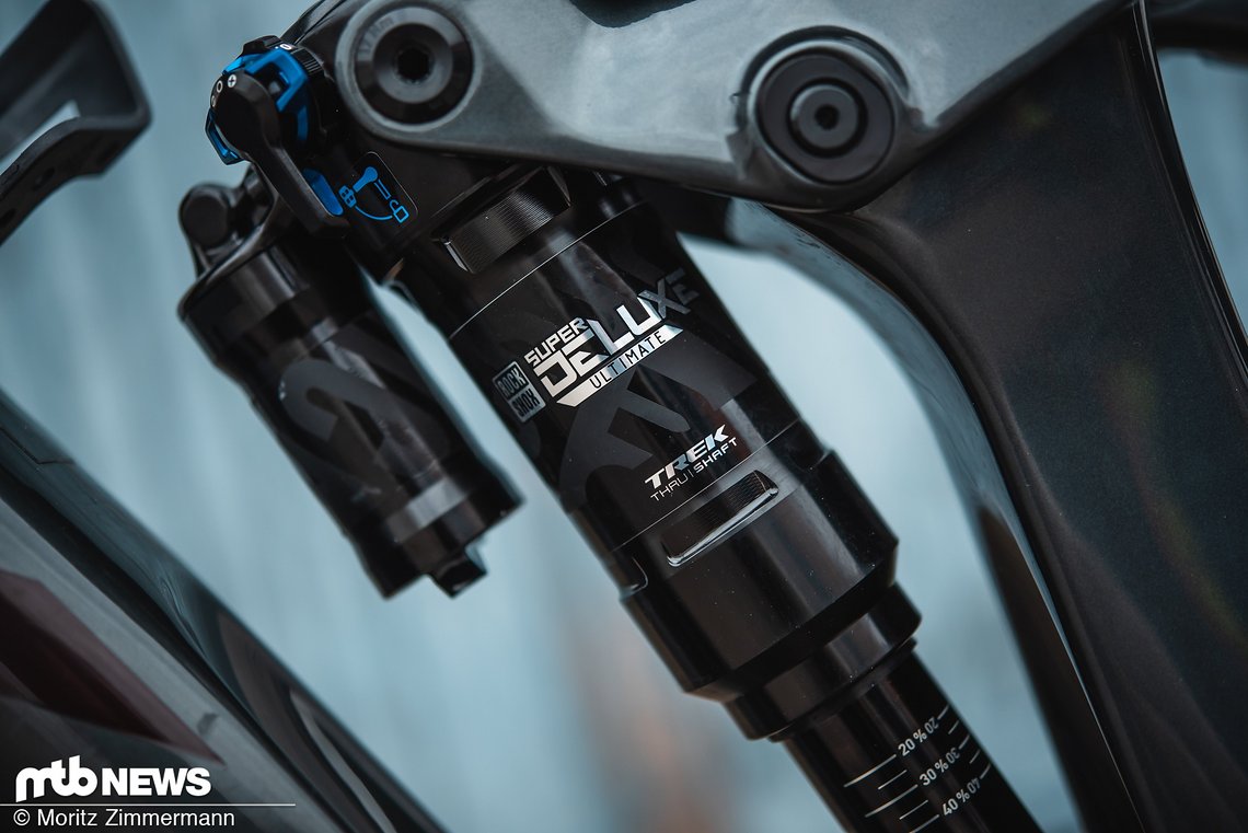 Der RockShox Super Deluxe Thru Shaft-Dämpfer wurde komplett überarbeitet. Es gibt auch Versionen mit Fox-Dämpfer.