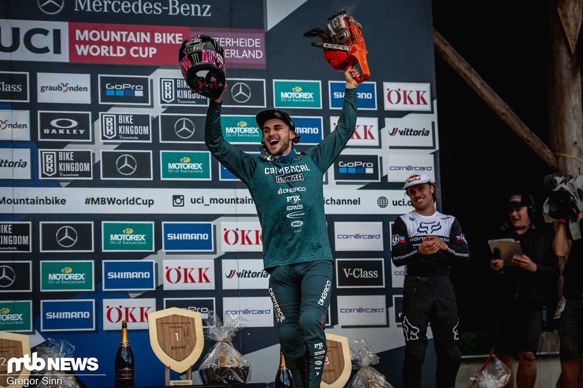 Ebenso bei Thibaut Daprela, der plötzlich mit Kettensäge aufs Podium gerannt kam.