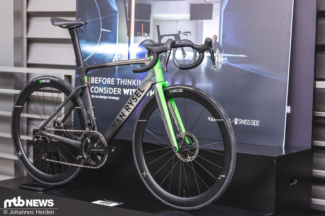 Sorgte im Frühjahr für Aufsehen: Das Aerobike Van Rysel RCR in knalligem Design.