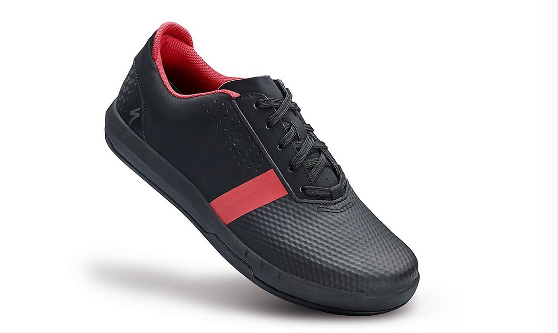 Der Specialized Stich-Schuh macht optisch einiges her und kostet ebenfalls 99,90 €