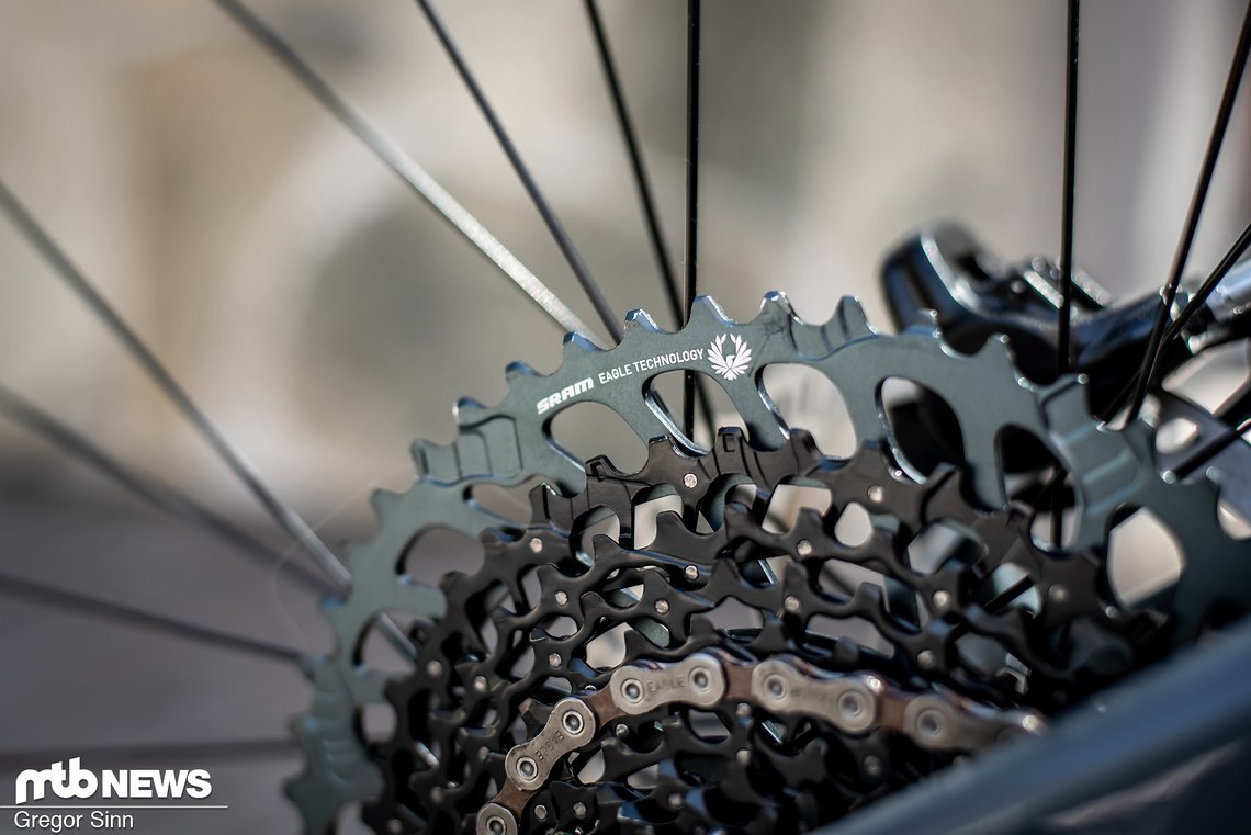 Alle Modelle mit den SRAM Eagle 12-fach-Gruppen verfügen bereits über das neue 52-Zähne-Ritzel.