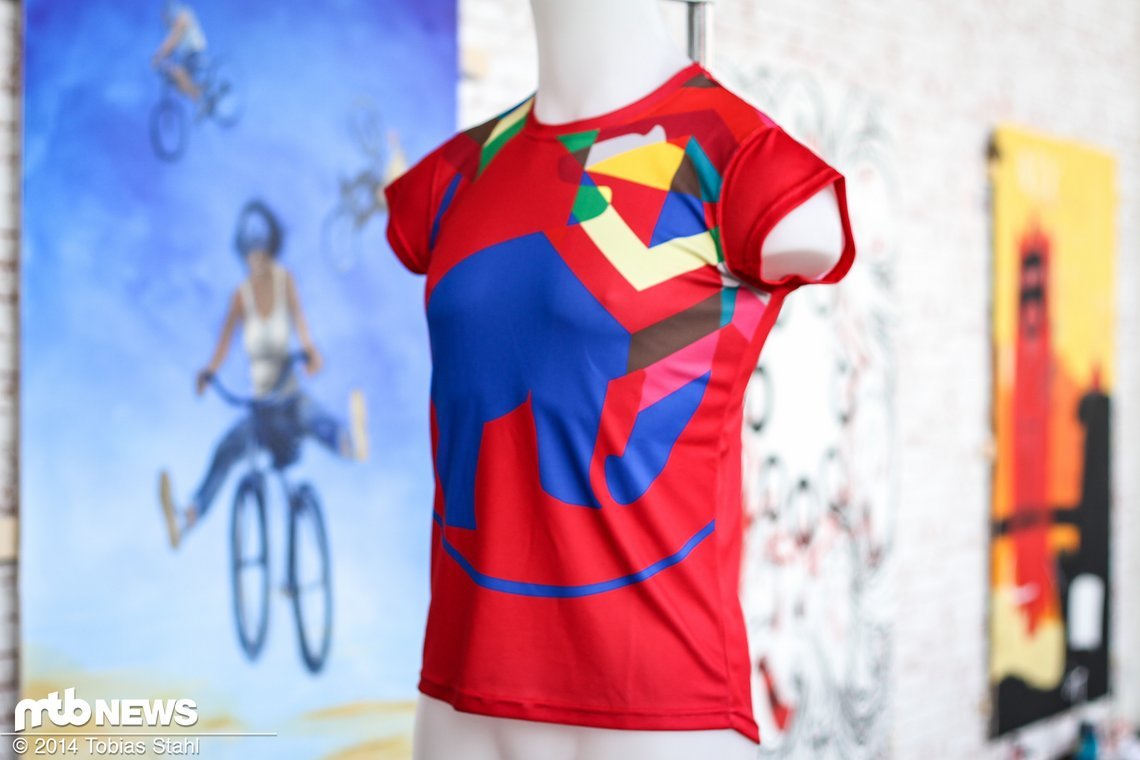 Das Local Outerwear Vogue Freeride Jersey richtet sich an bikende Damen und ist sportlich geschnitten