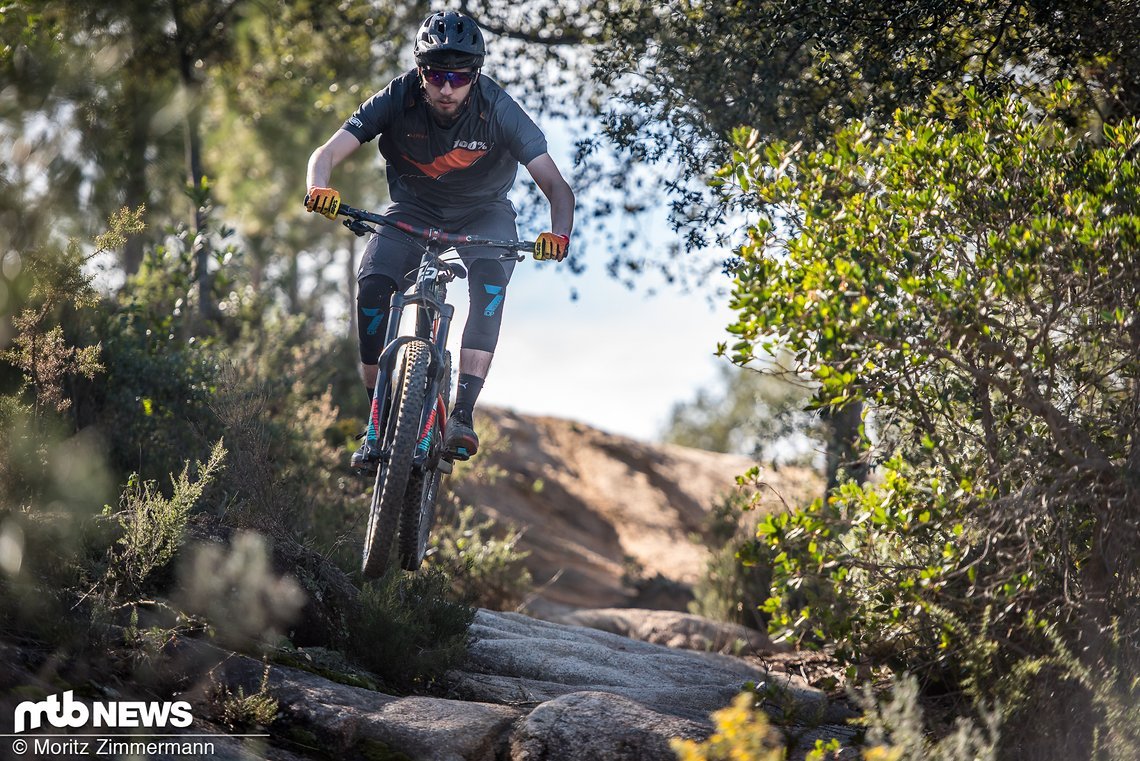 Abziehen in ruppigen Passagen? Kein Problem! Kein anderes Bike in unserem Vergleichstest vermittelt so viel Downhill-Feeling wie das Lapierre Spicy Team Ultimate.