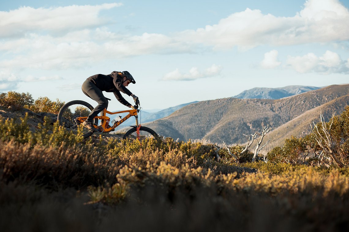 scott-sports-bike-2020-chasing-trail-dean-lucas-actionimage-by-riley matthews-Scott x Dean Lucas by Riley Matthews-28