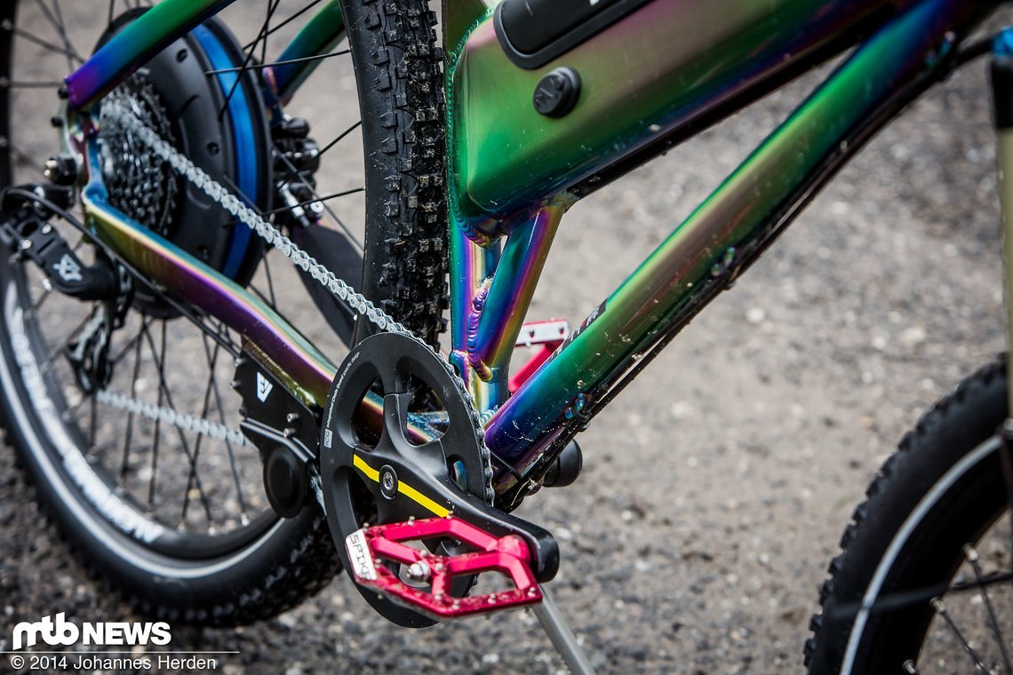 Psychedelische Lackierung am Polaris E-Bike