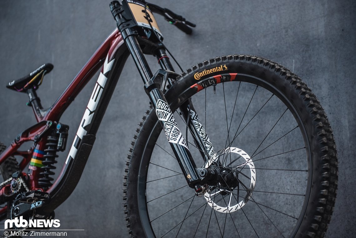 An der Front werkelt schon seit längerer Zeit der RockShox Boxxer-Prototyp