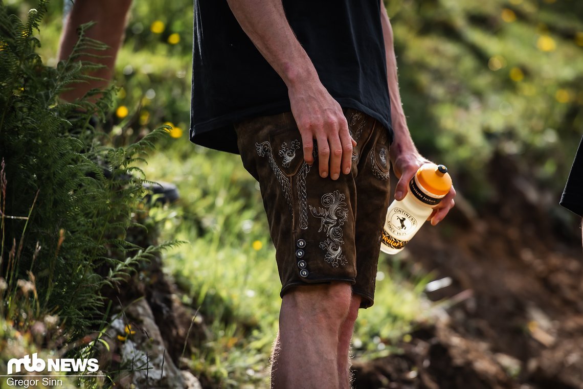 Andi Kolb hat den Track Walk stilecht in Lederhosen bestritten