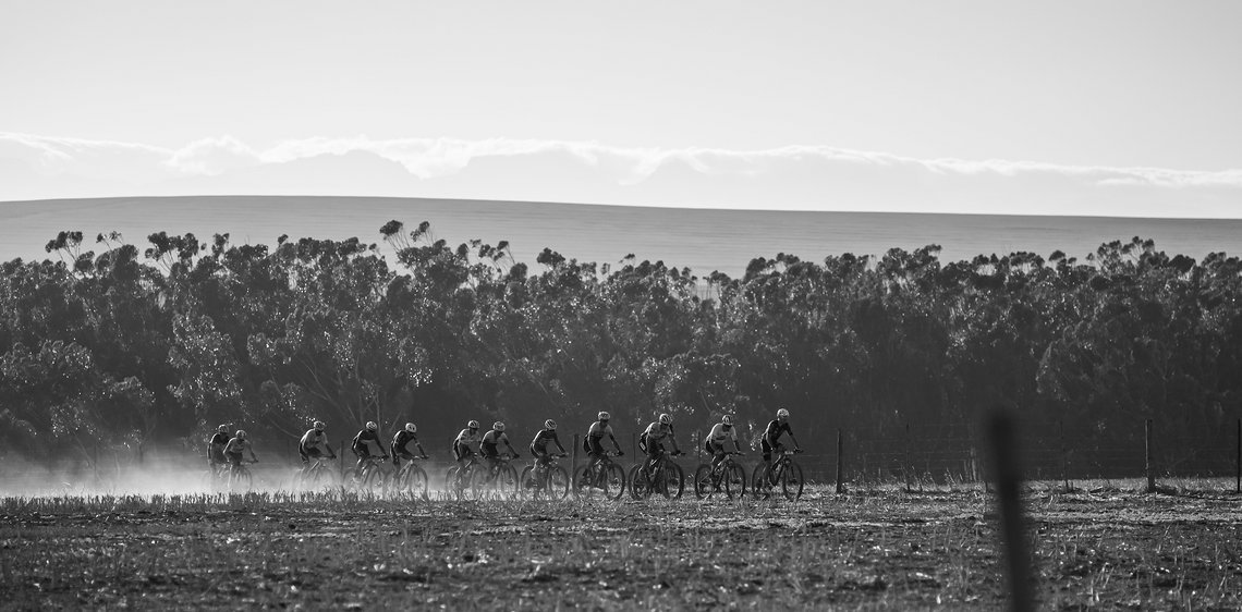 Elite lead men during Stage 1 of the 2025 Absa Cape Epic Mountain Bike stage race held at Meerendal Wine Estate, Cape Town, South Africa on the 17th March 2025. Photo by Dom Barnardt/Cape Epic
PLEASE ENSURE THE APPROPRIATE CREDIT IS GIVEN TO THE PHOT