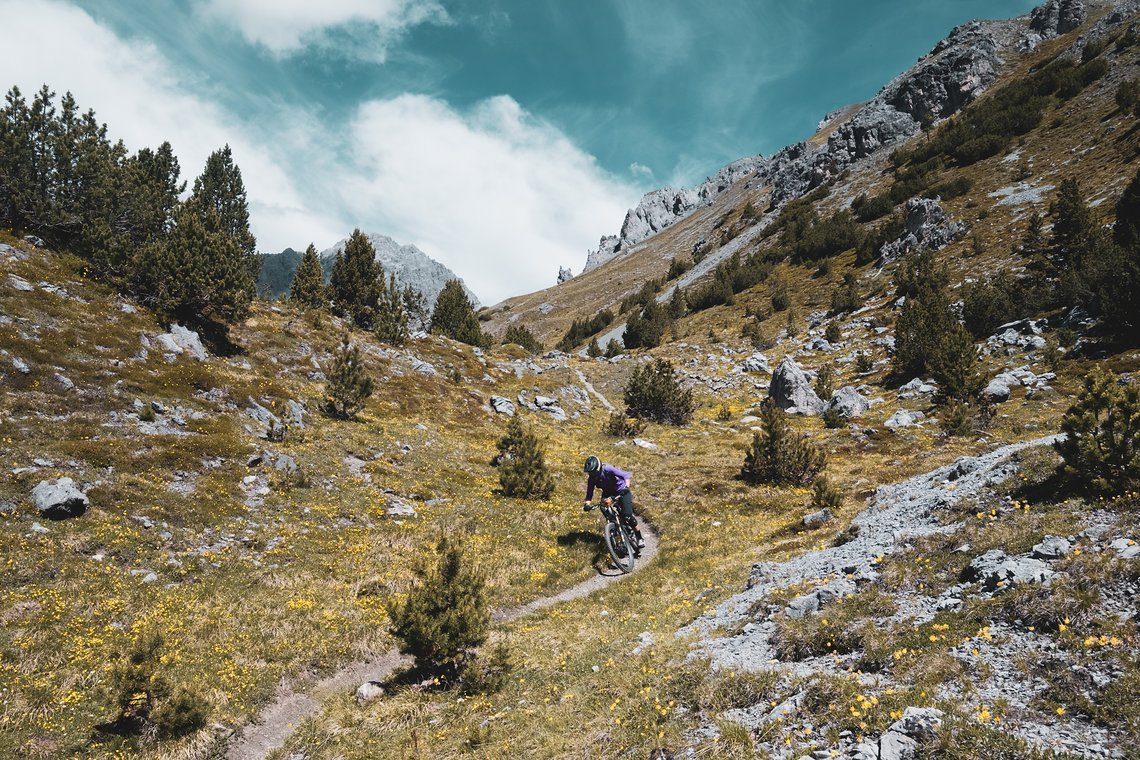 26 - Nach vielen Jahren im Enduro Weltcup ist Caro zwar offziell in Race-Rente, aber sie versucht nach wie vor so viel Zeit wie möglich auf dem Bike zu verbringen  - Foto (c) Matthias Kennel : BikeMedia jpg