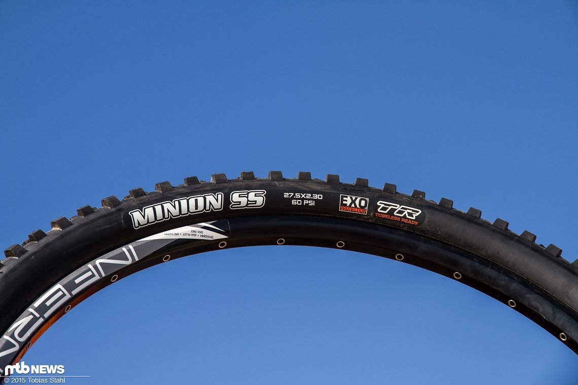 Ganz neu ist der Maxxis Minion SS, der die dicken Schulterstollen des Minion DHR II trägt