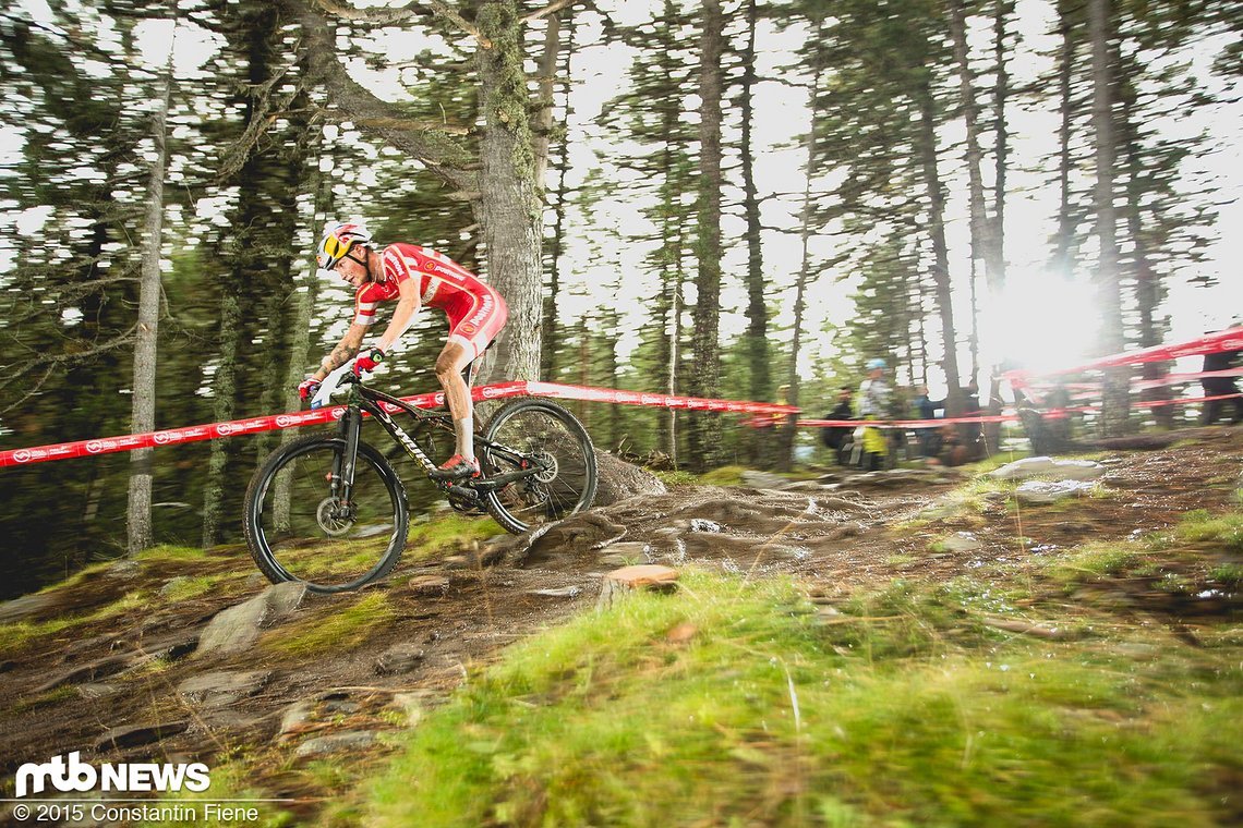 Simon Andreassen war in der Spitze der einzige Biker auf einem Fully.