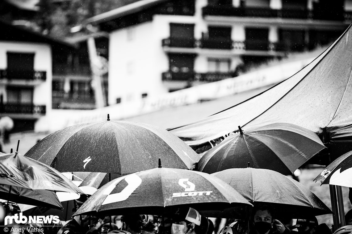Holt die Regenschirme raus!