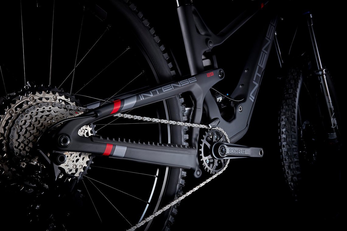 Highlight ist aber das 29" Hinterrad, dass eine Alternative zum Mullet-BIke von Intense bietet.