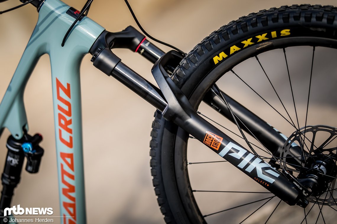 Die X01-Variante des 5010 ist statt Fox mit RockShox-Komponenten aufgebaut – zumindest, was die Pike-Federgabel angeht.