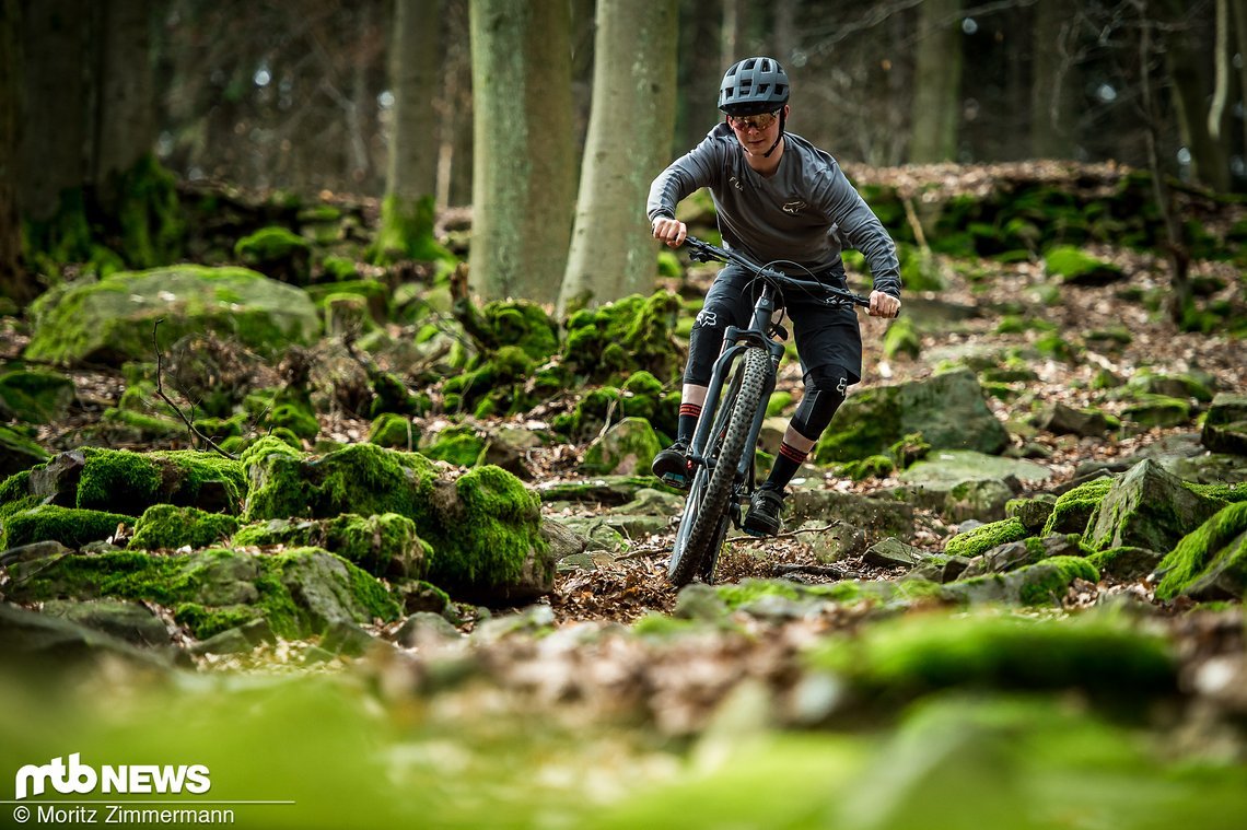 Bei unserem Test von sechs Enduro-29ern unter 3.000 € wurden die potenten Boliden über Stock und Stein gejagt.