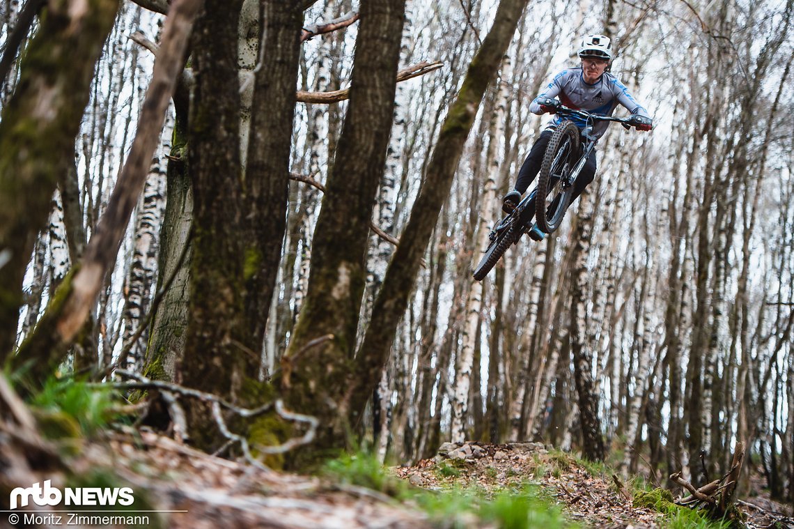 Werden wir den Burbacher zukünftig auch hin und wieder bei Downhill-Rennen sehen? Den Speed, um in der nationalen Spitze mitzufahren, hätte er allemal …