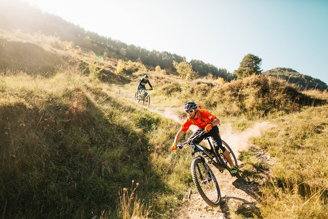 pyrenees-orientales-altitude-adventures-mtb-outsideisfree-Adrien-Tina-lightbro