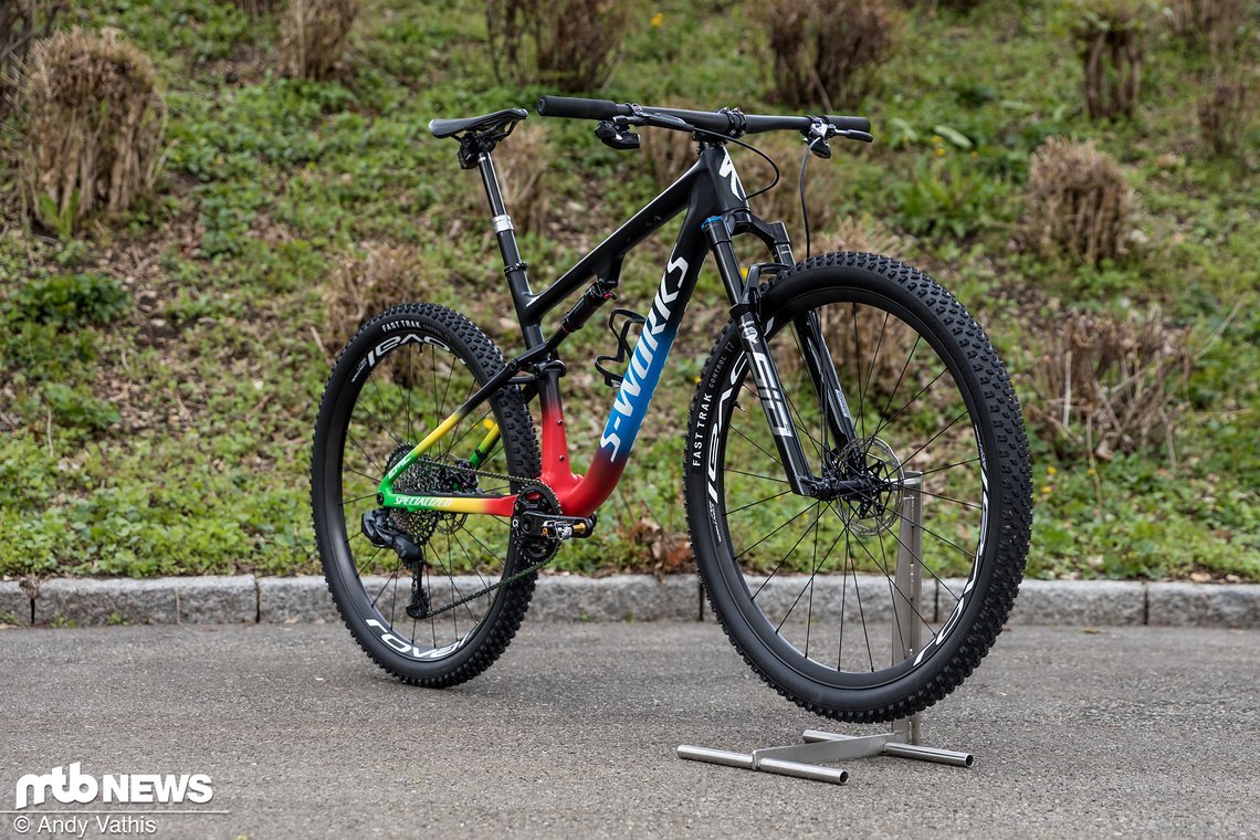 Das Bike ist in fast allen Punkten identisch zum Serienmodell ausgestattet