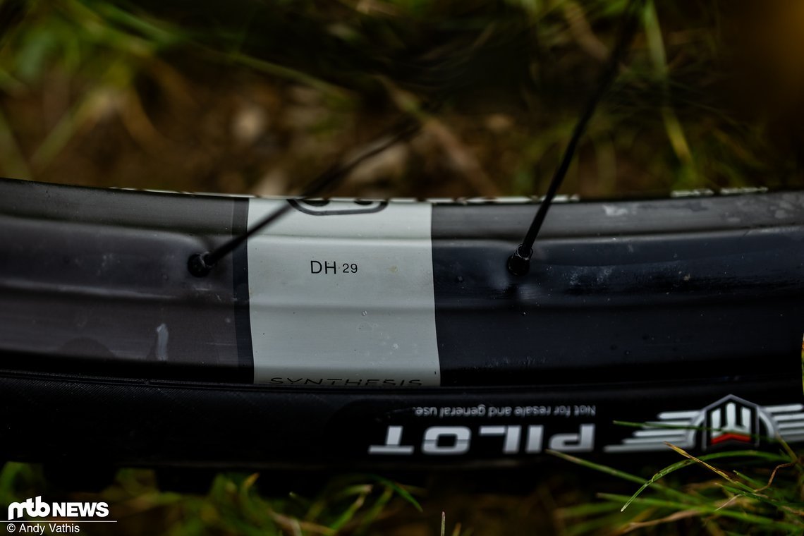 Crankbrothers Synthesis-Laufräder sind mit Maxxis-Reifen bestückt.