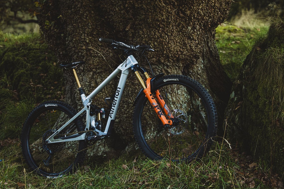 Das neue Atherton S.150 verfügt über 150 mm Federweg und rollt auf Mullet-Laufrädern