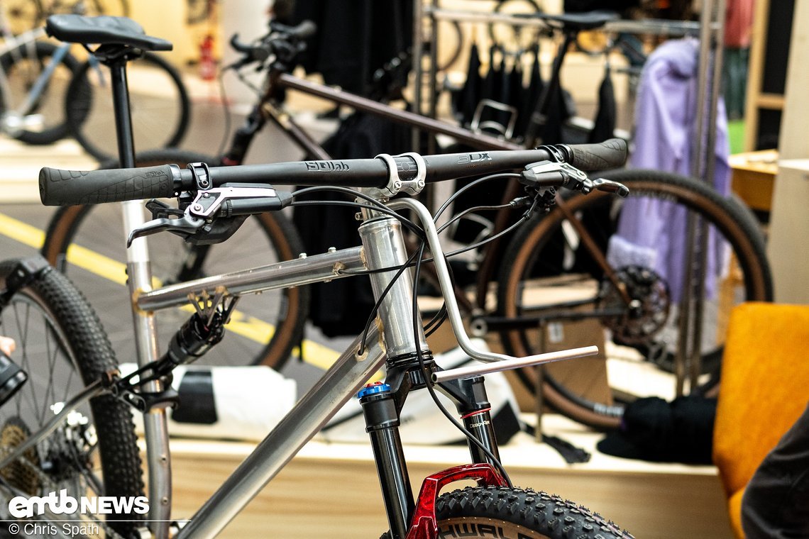 Bikepacking kann das Bügelbrett dank Taschen-Halterung – als komfortables Langstrecken-Rad soll es also auch herhalten.