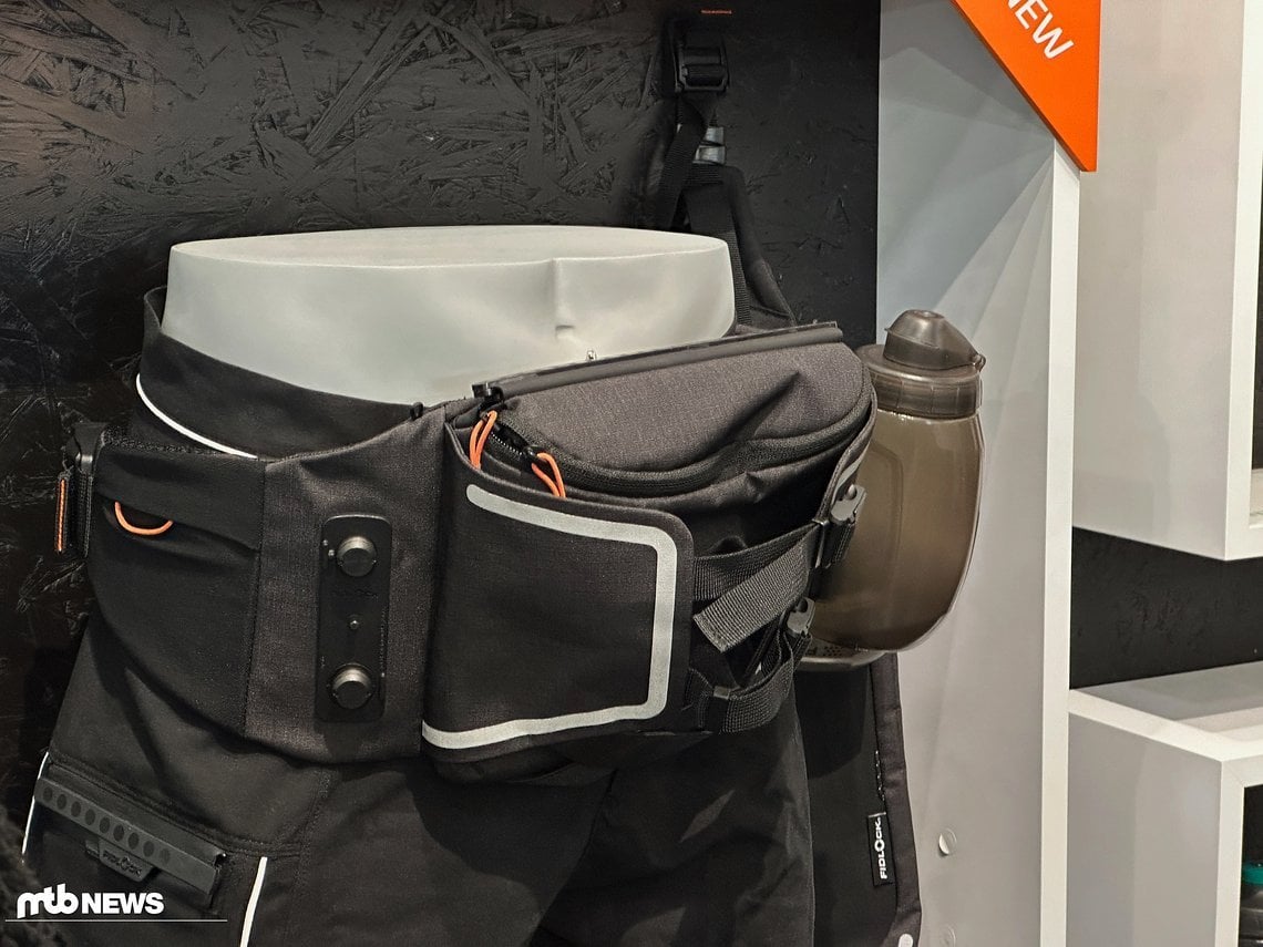 Auch eine Hüfttasche hat Fidlock auf der Messe gezeigt