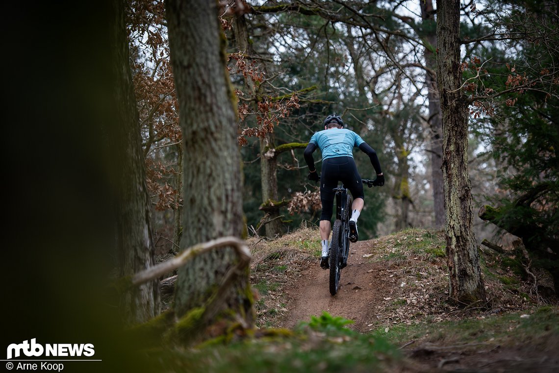 Der Griff zum Lockout ist in ansteigendem Gelände durchaus notwendig beim Cannondale Scalpel.