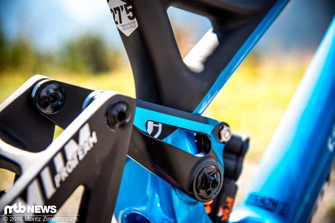 Das Mondraker Summum ist einer der leichtesten Downhill-Rahmen und besteht fast komplett aus Carbon
