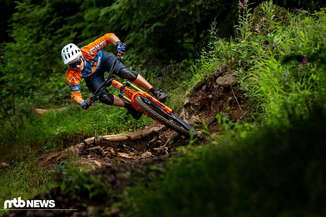 Auf anspruchsvollen Trails, bei denen es richtig zur Sache geht, läuft das Racebike zur Höchstform auf.