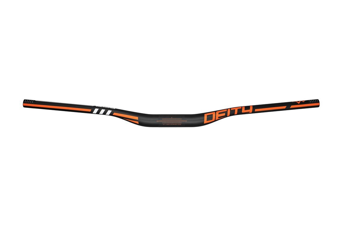Der Deity Skywire Carbon-Lenker ist für den Enduro- bis Trail-Einsazt gedacht und bringt 222 g auf die Waage.