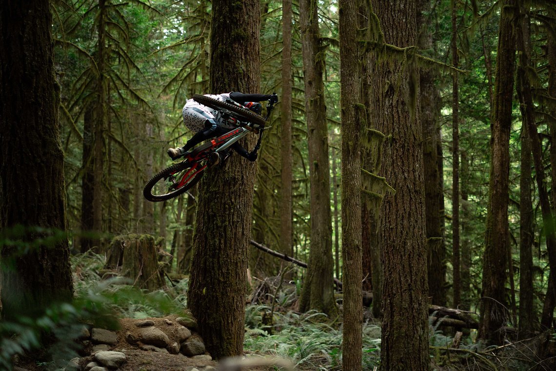Phoenix-DW6-Squamish-PivotCycles-010