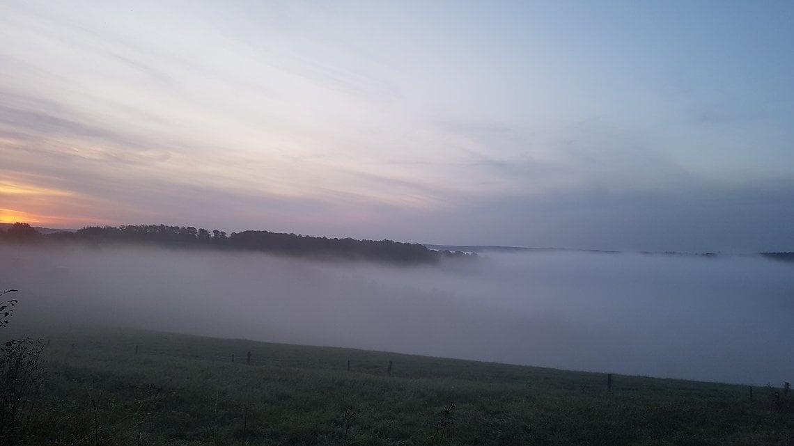 Tagesanbruch mit Nebel