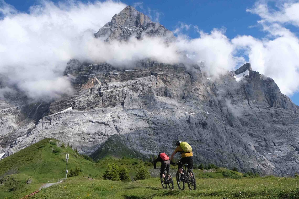 Dann ging es endlich los und wir cruisten den spaßigen, eher einfachen Trail von der Großen Scheidegg Richtung Grindelwald gen Tal.
