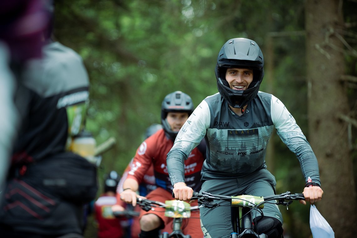 Gute Laune trotz voller Trails bei Chris Derkum …