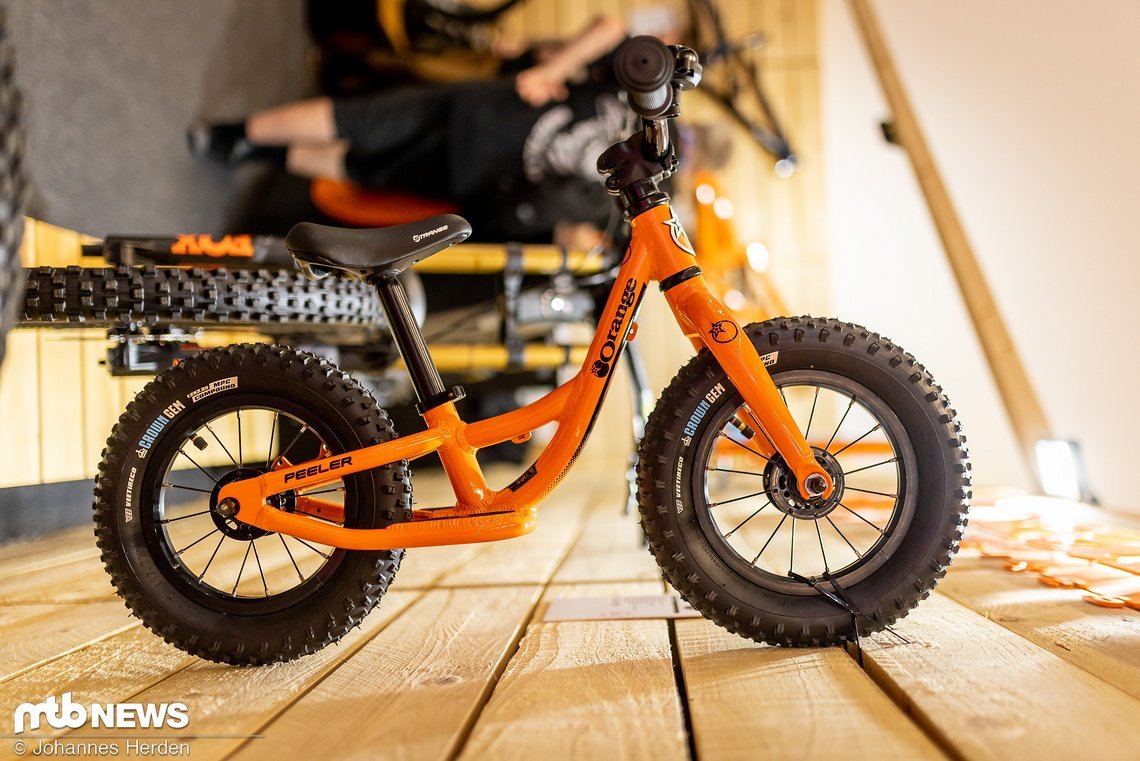 Für alle Kids, die schon mit dem legendären Bikes aus UK starten wollen, gibt es das Orange Peeler.