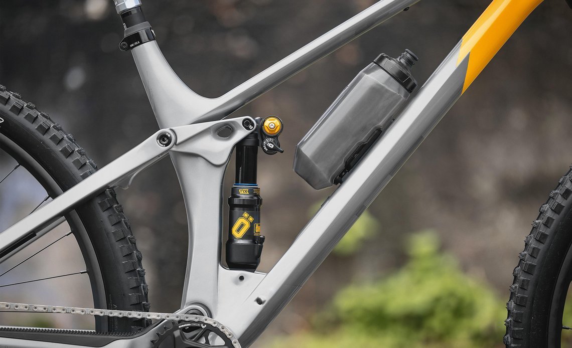 Der Dämpfer stammt von Öhlins und liefert 130 mm Federungsperformance am Viergelenker-Hinterbau.