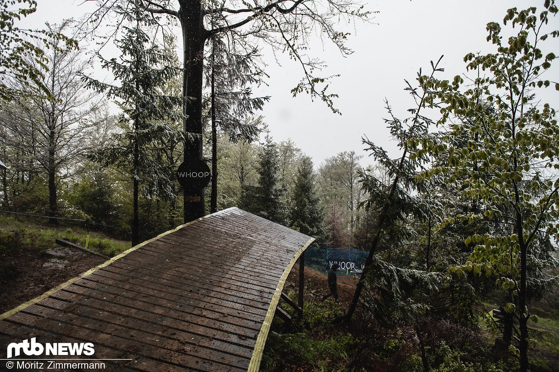 Man kann davon ausgehen, dass die zahlreichen Holzelemente im Verlauf des Wochenendes noch das ein oder andere Mal nass werden.
