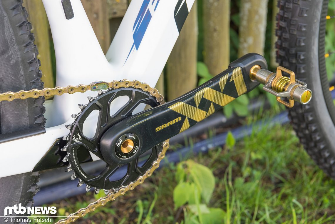 Natürlich wurde am gold designten Rad von Sina Frei die goldene SRAM Eagle montiert
