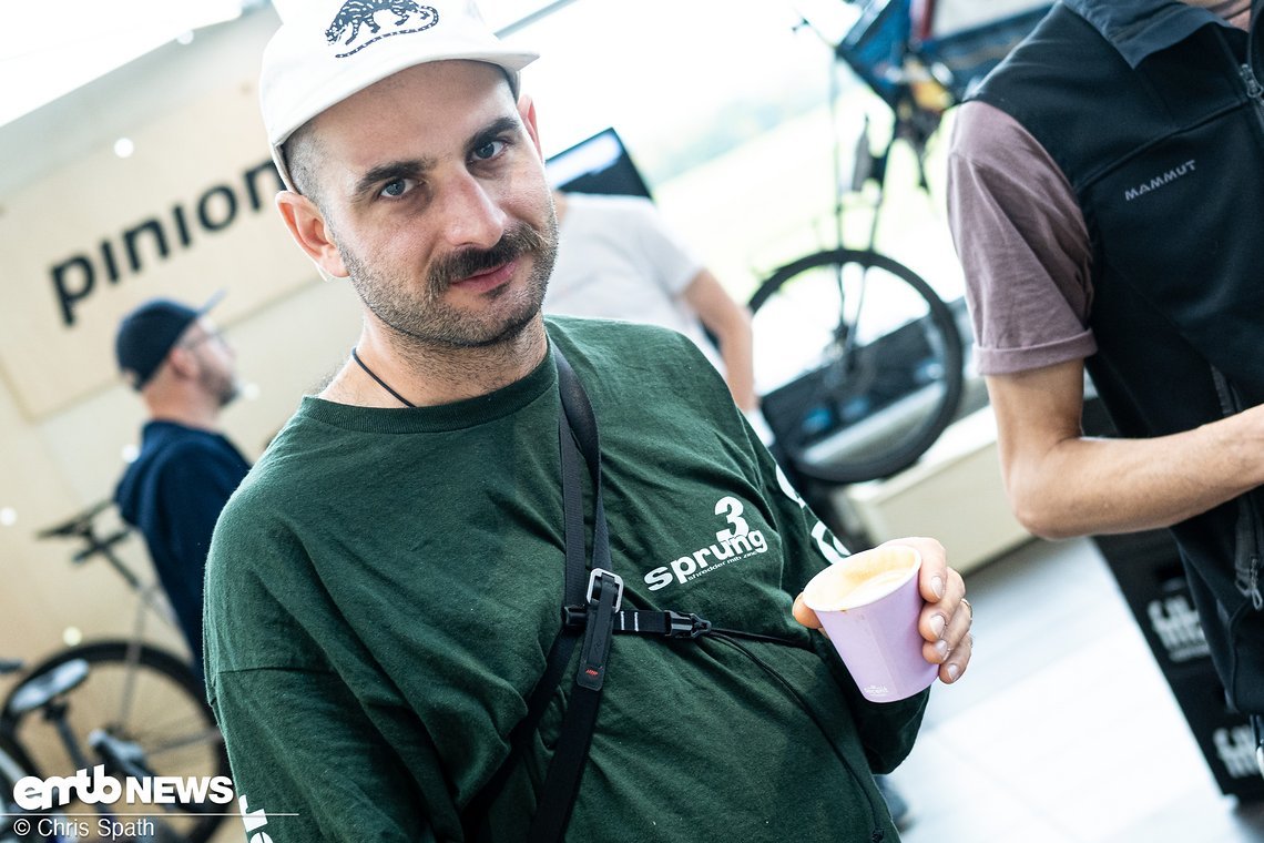 Der Kopf hinter der Bespoked – Petor von Dear Susan Bikes – hat auch den Dresdner Techno genossen.
