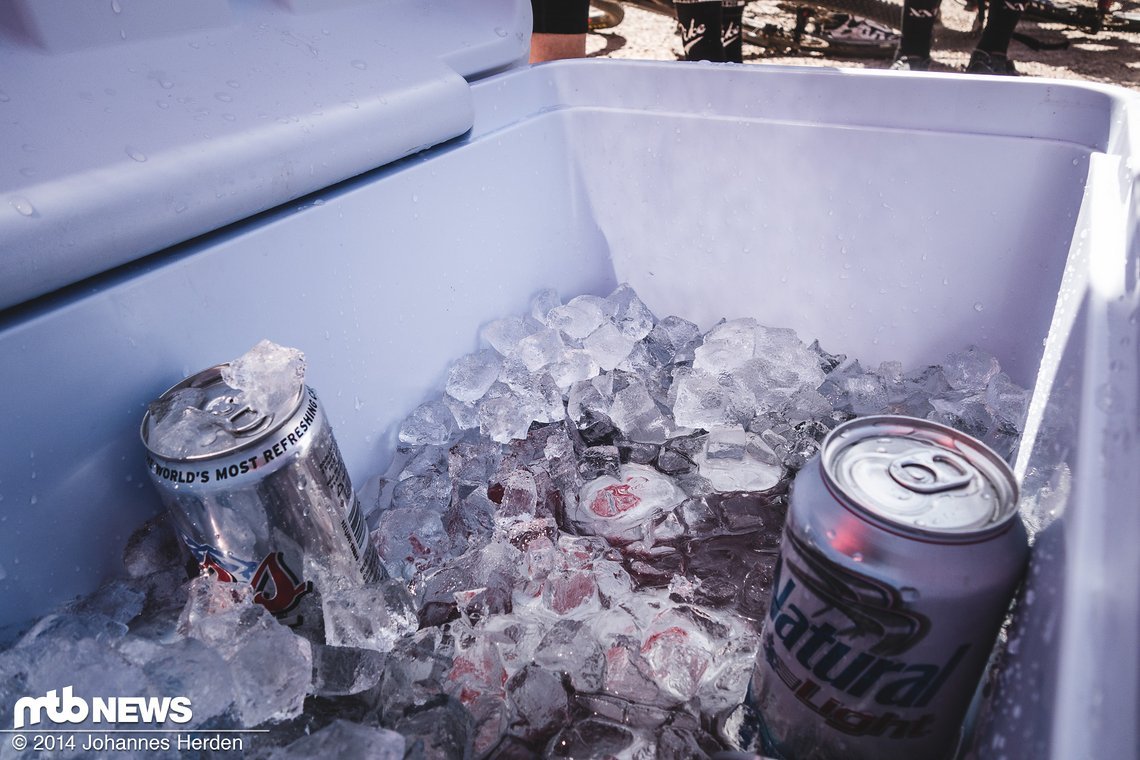 Coors Natural Light hat mir Bier praktisch nichts zu tun und hat auch nur halb soviel Alkohol - als erfrischendes Mineralwasser mit Biergeschmack ist es dafür aber gut trinkbar