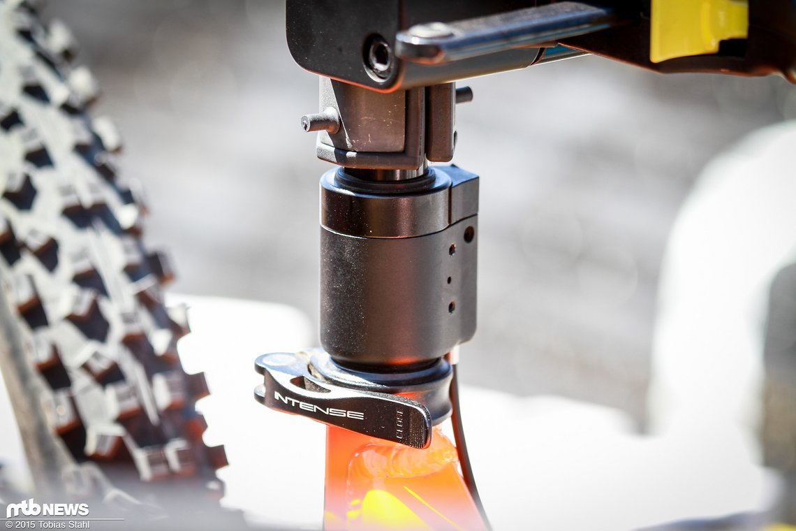 Das Team ist hier noch ganz am Anfang der Entwicklung und setzt aktuell auf einen Mechanismus der in gewisser Hinsicht Ideen der CrankBrothers Kronolog und der Movelock Vecnum kombiniert