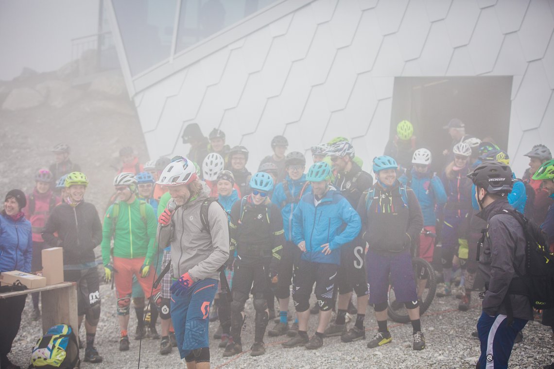 Beste Laune trotz eisiger Temperaturen beim Briefing