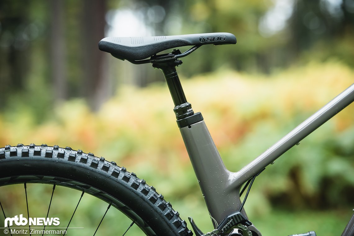 Die Race Face Æffect R-Variostütze bietet bei Rahmengröße L einen Hub von 170 mm