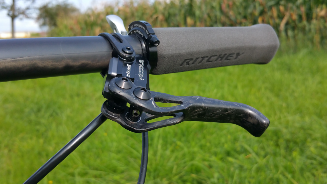 Die schicken Carbon-Hebel stammen von HOPP Carbon Parts