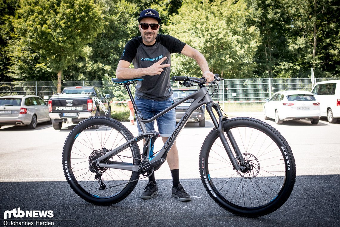 Beide Bikes wurden von Nico Vouilloz entwickelt und basieren auf dem gleichen Rahmen mit Dämpfern mit unterschiedlicher Einbaulänge