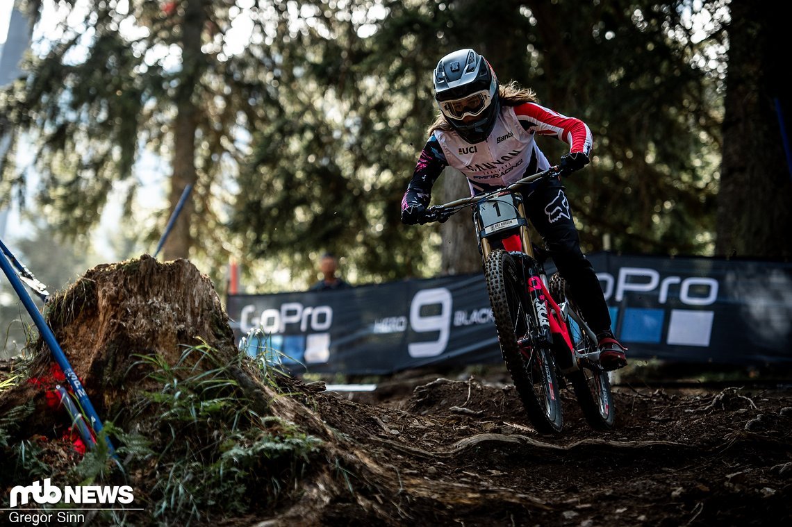 Phoebe Gaele hat sich kurz vorm Rennen in Val di Sole das Handgelenk gebrochen