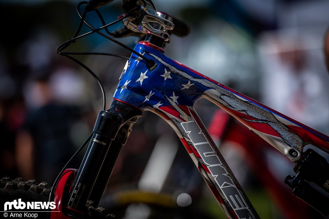 … aber mit Stars und Stripes versehen.