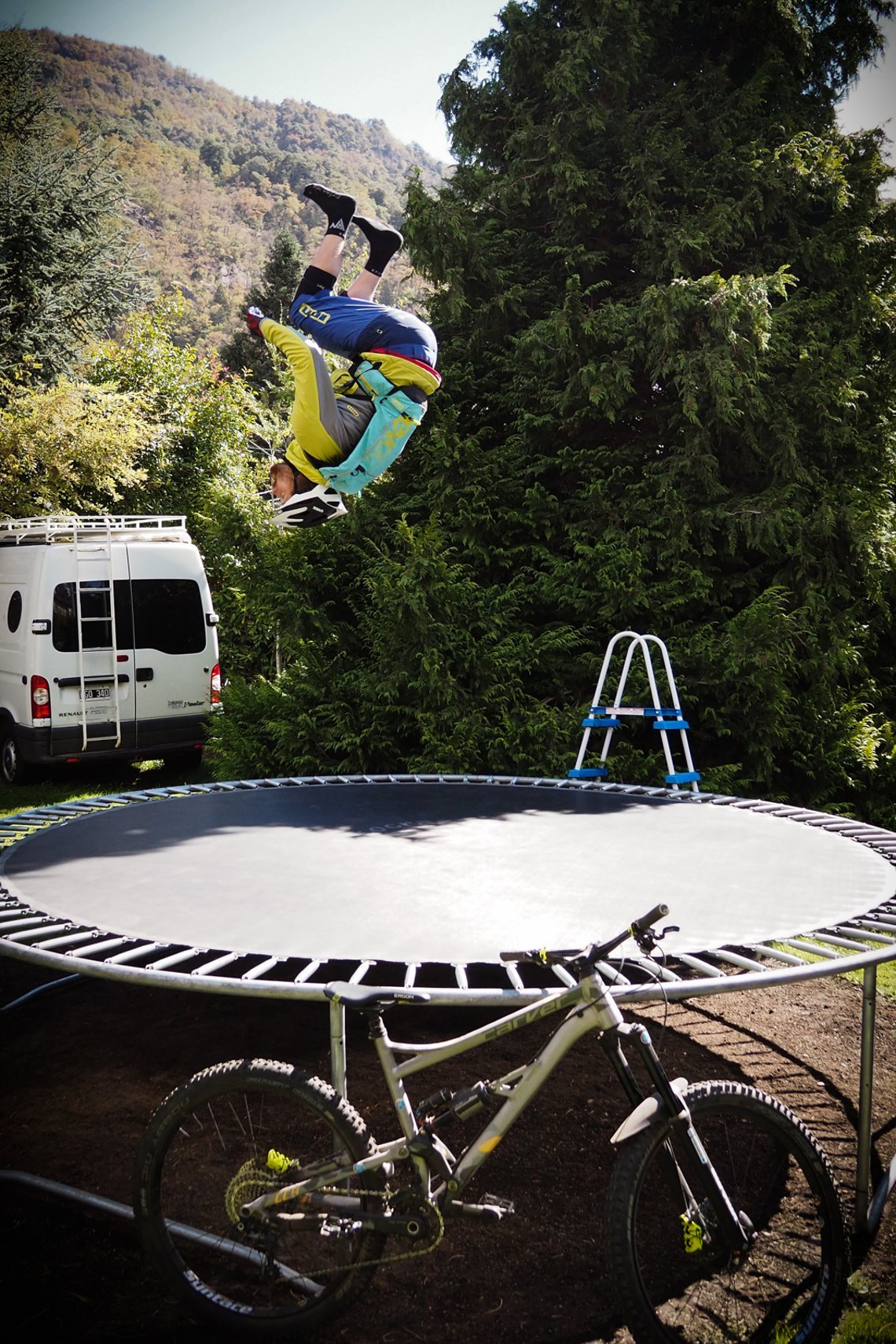 Aufwärmprogramm - Das Trampolin in San Martin hat uns begeistert