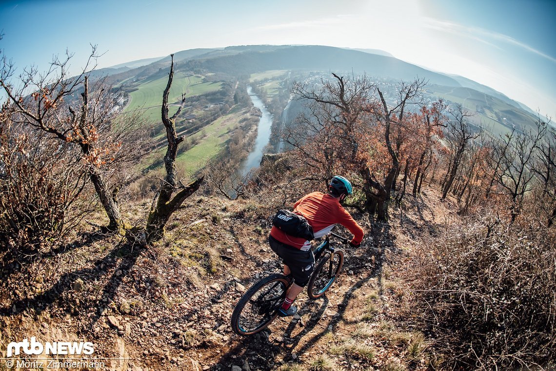 In den kommenden Tagen veröffentlichen wir zunächst die drei Einzeltests der Trail-Hardtails und verraten euch anschließend im Abschluss-Artikel, wie sich die Bikes im direkten Vergleich geschlagen haben!